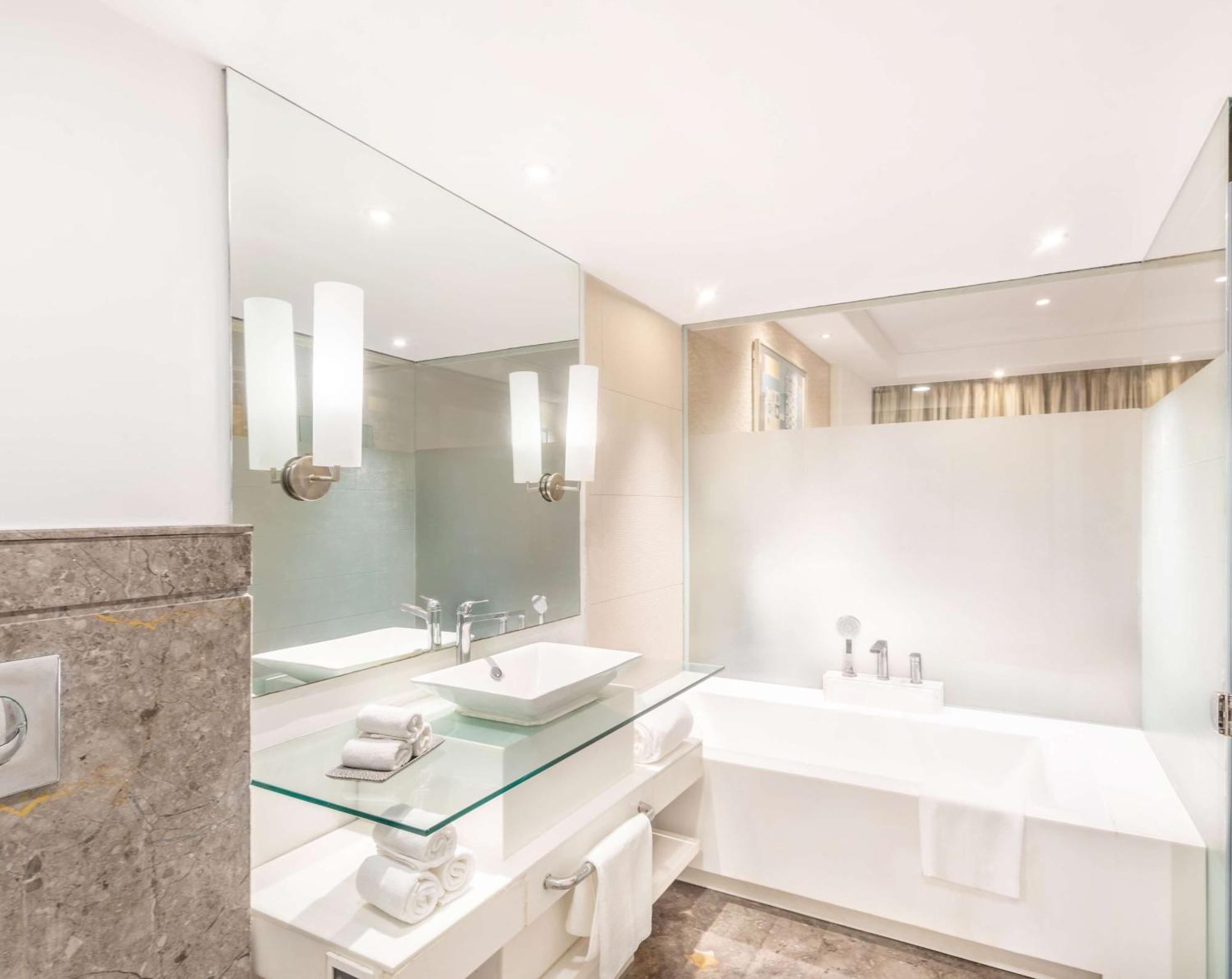 Park Plaza Faridabad Otel Dış mekan fotoğraf